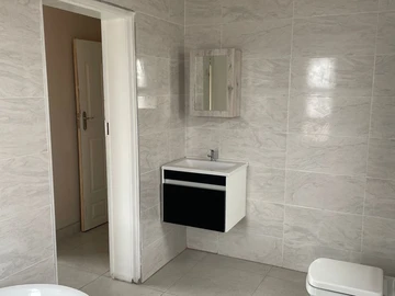 3 Bedroom Flat & Apartment