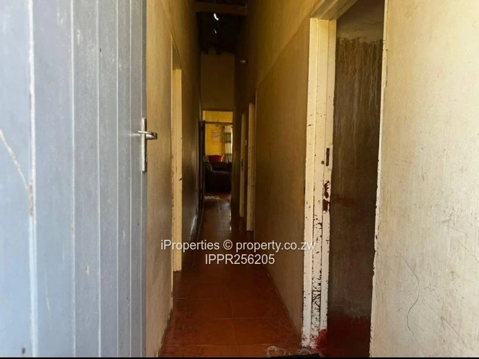 Zengeza 4-Bed Brick Home — Veranda & Sandy Front Yard