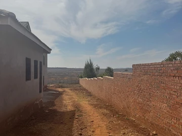 6 Bedroom House