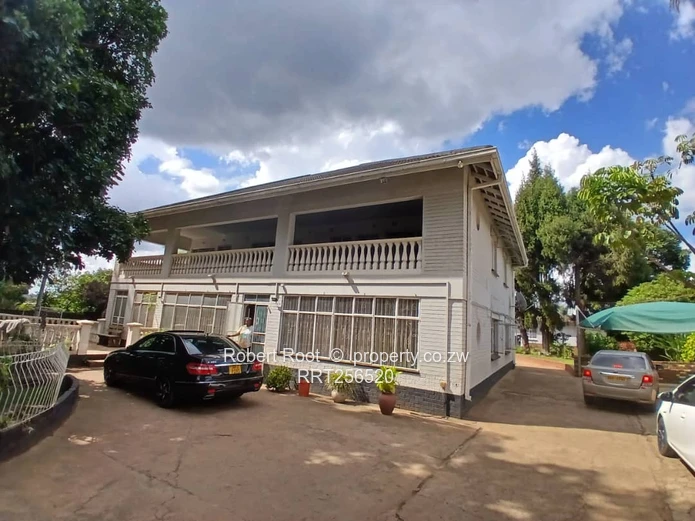 Massive 5-bedroom double-storey property with excellent road visibility.