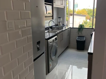 3 Bedroom Flat & Apartment