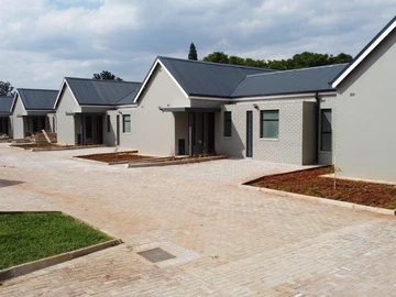 3 Bedroom Flat & Apartment