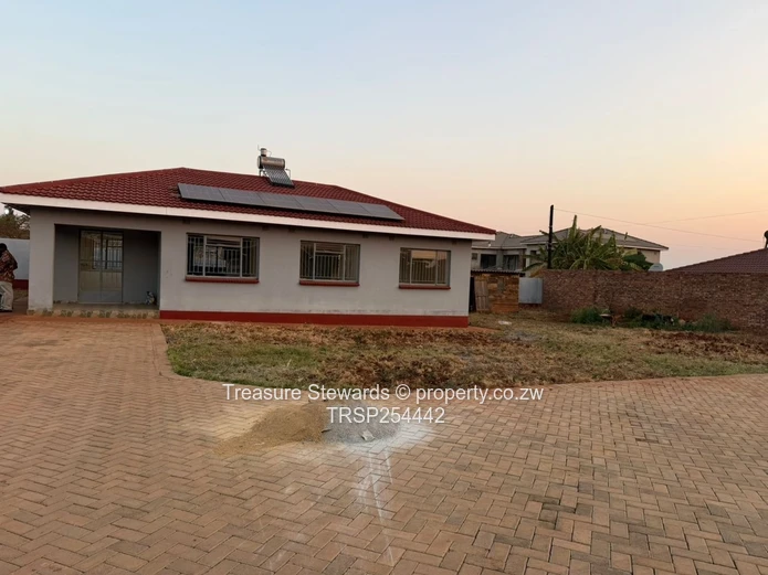 3-Bed Cottage with Borehole & Solar in Gletwin Park