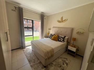 2 Bedroom Flat & Apartment