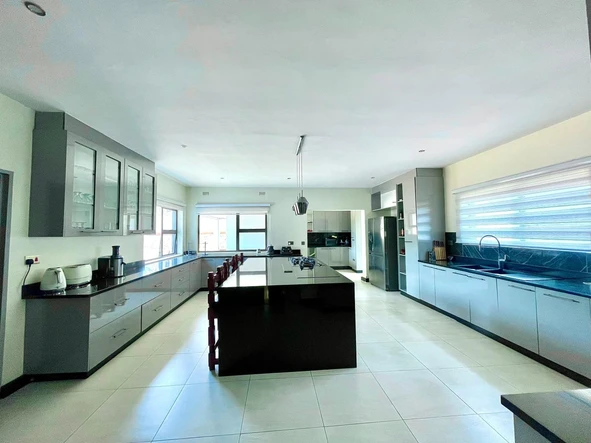 6 Bedroom House