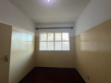 2 Bedroom Flat & Apartment
