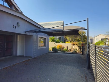 3 Bedroom Flat & Apartment