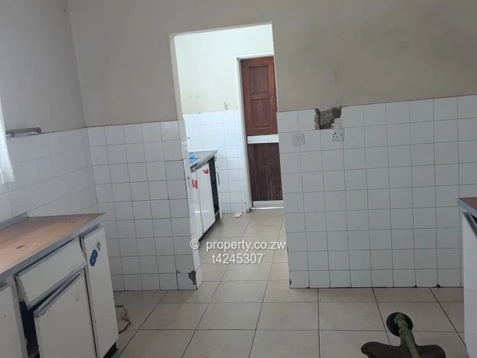 Chisipite 3 bedroom house to rent 