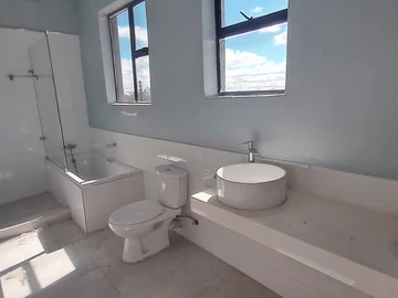 3 Bedroom Flat & Apartment