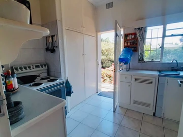 2 Bedroom Flat & Apartment
