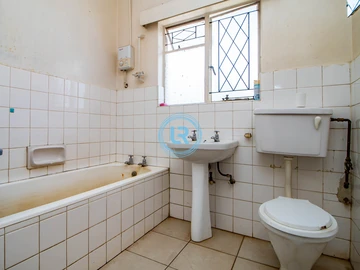 2 Bedroom Flat & Apartment