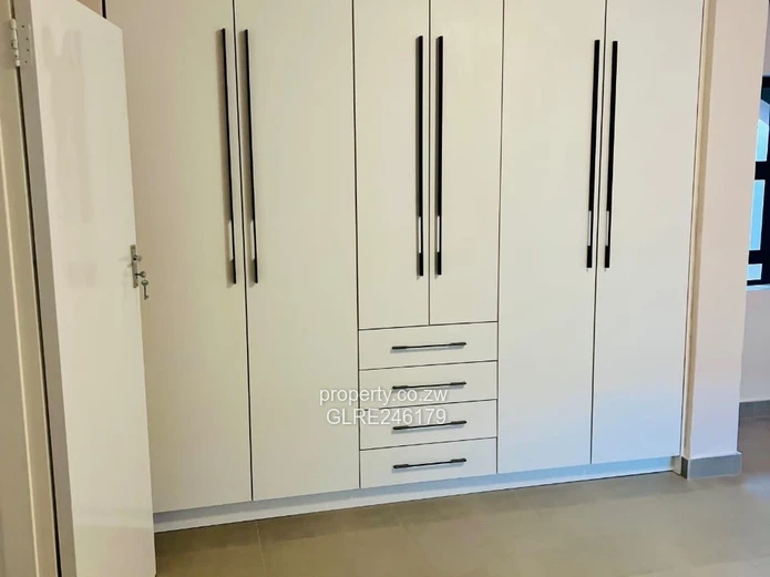 Modern 4-Bed Bluff Hill House with Borehole & Driveway