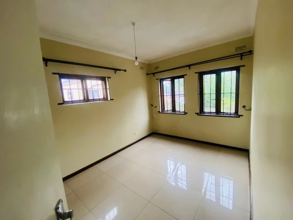 3 Bedroom Flat & Apartment
