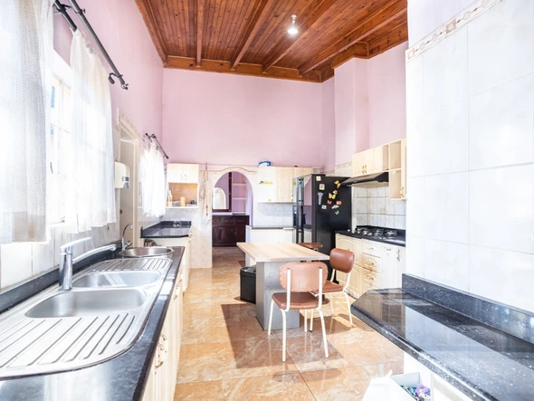 5 Bedroom House