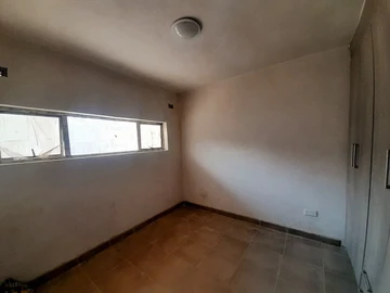 2 Bedroom Flat & Apartment