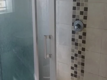 2 Bedroom Flat & Apartment