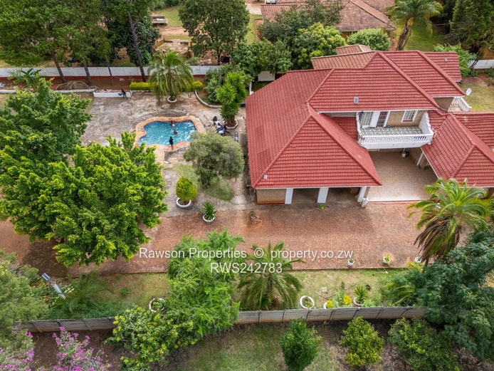 Norton Nharira Views Mansion with great potential for commercial use!!!