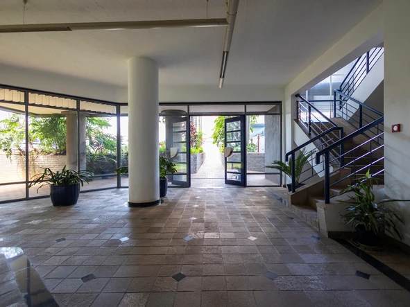 Spacious 7Th Floor Apartment - Northfields