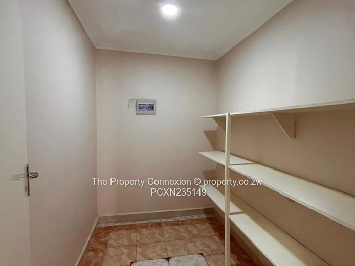 Luxury Rental Property in Helensvale, Borrowdale