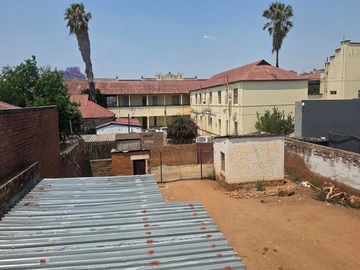 2 Bedroom Flat & Apartment