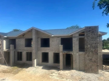 4 Bedroom Flat & Apartment