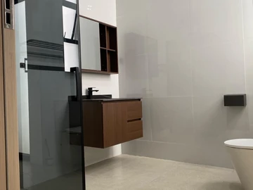3 Bedroom Flat & Apartment