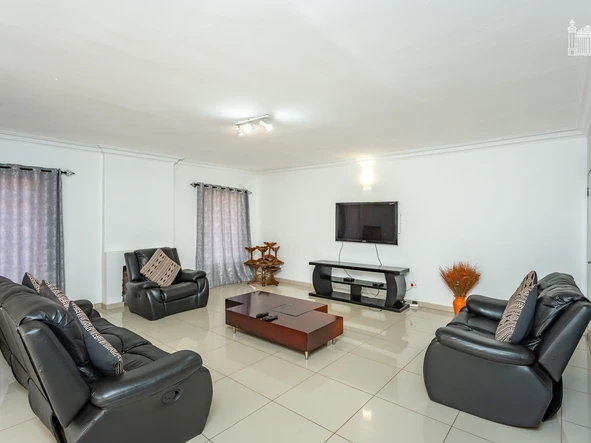 5 Bedroom House