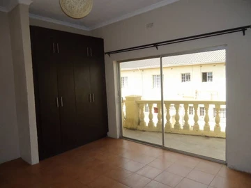 2 Bedroom Flat & Apartment