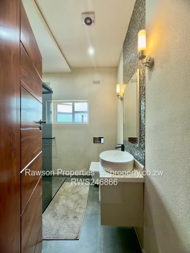 Prestigious Glen Lorne Contemporary Residence