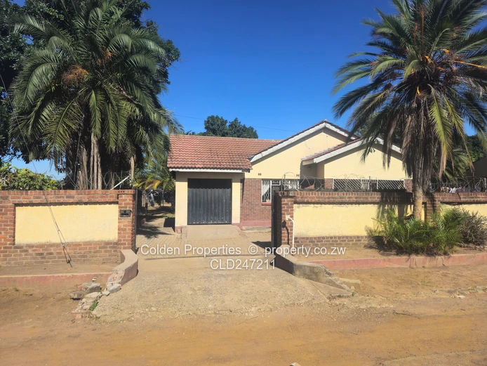 Spacious 3-Bed Home in Zimre Park - 936m² & Borehole (Sole Mandate)