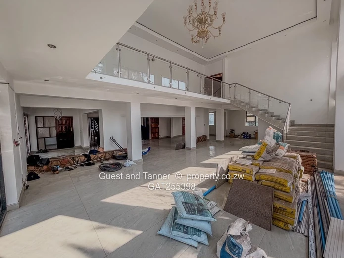 EMERALD HILL | SUBSTANTIAL 5-BEDROOM RESIDENCE ON 2000m²