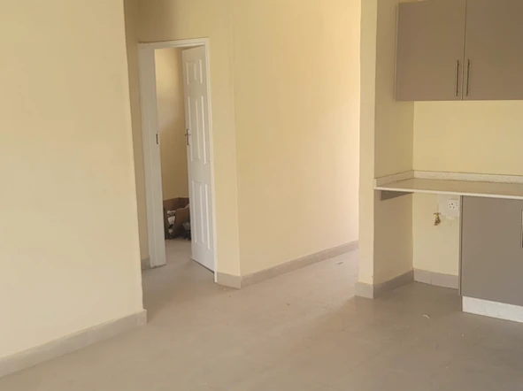 2 Bedroom Flat & Apartment