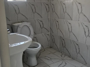 2 Bedroom Flat & Apartment