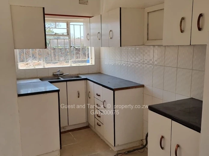 Spacious House with Cottage for Sale in Sunninghill, Bulawayo