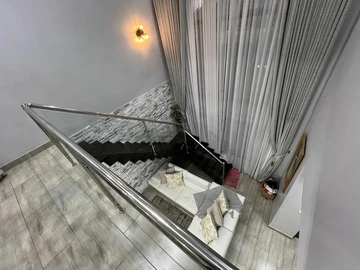 4 Bedroom Flat & Apartment