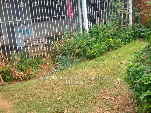 Urban Elegance: 2-Bedroom Garden Flat In Avondale