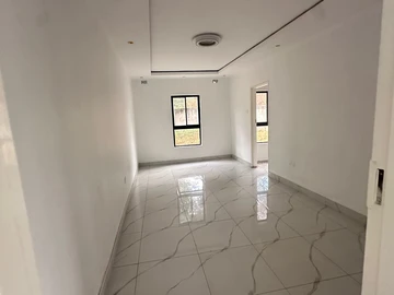 4 Bedroom Flat & Apartment