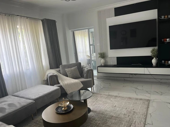 2 Bedroom Flat & Apartment