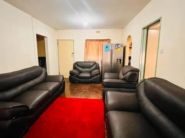 2 Bedroom Flat & Apartment