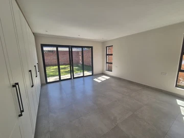 3 Bedroom Flat & Apartment
