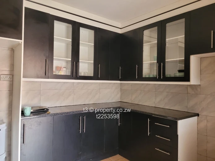 Spacious  Windsor Park Family home - with Cottage 