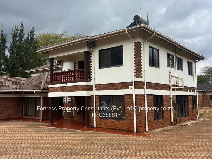 Glen Lorne 5-Bed Home with Borehole & Jacuzzi