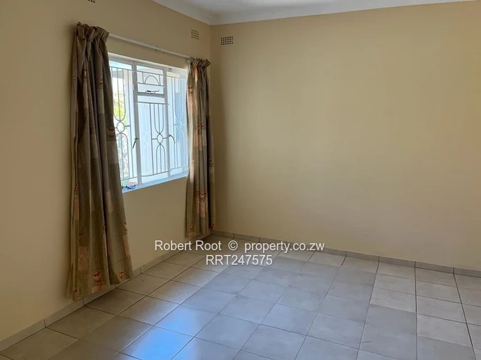 4 bed family home in Zimre Park
