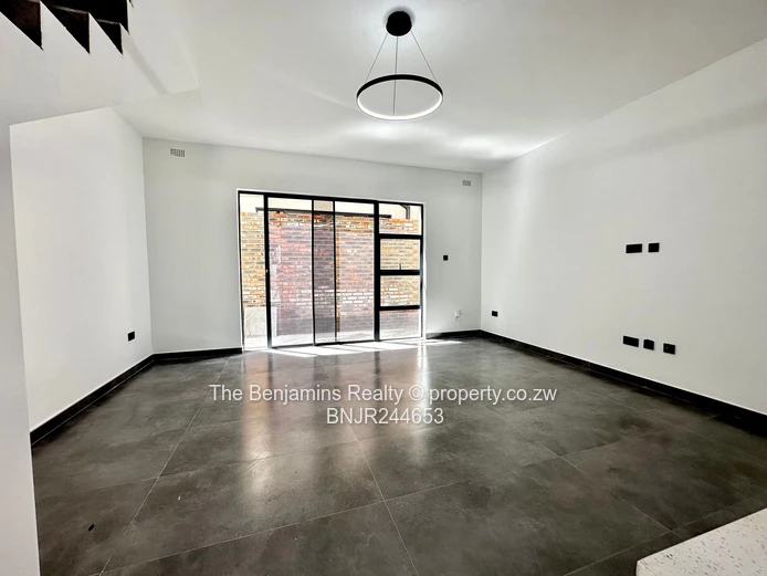 Modern 2-Bed Strathaven Duplex - Pool & Borehole