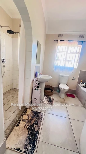 Very neat family home with prolific borehole.