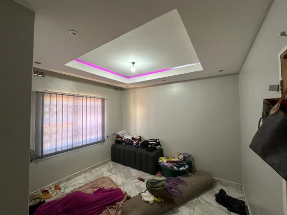 6 Bedroom House