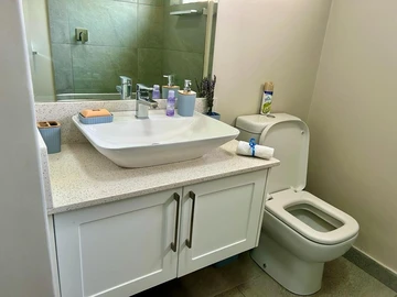 2 Bedroom Flat & Apartment