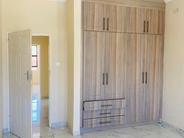 3 Bedroom Flat & Apartment