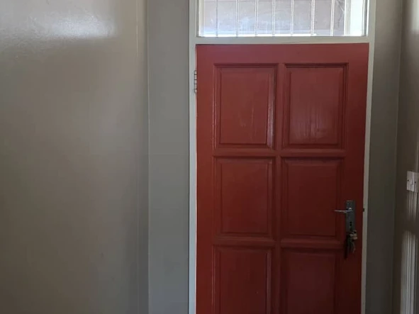 2 Bedroom Flat & Apartment
