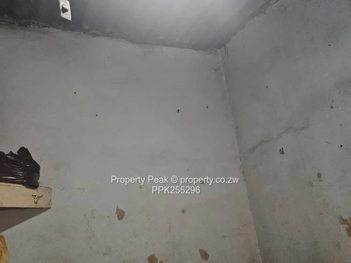 2-Bed Fixer-Upper with Large 380m² Yard in Mbare Deeds available